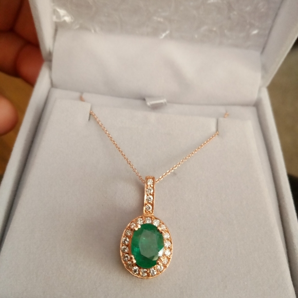 VIDEO!! Beautiful 14KT Rose Gold Emerald Diamond Necklace - Picture 14 of 16